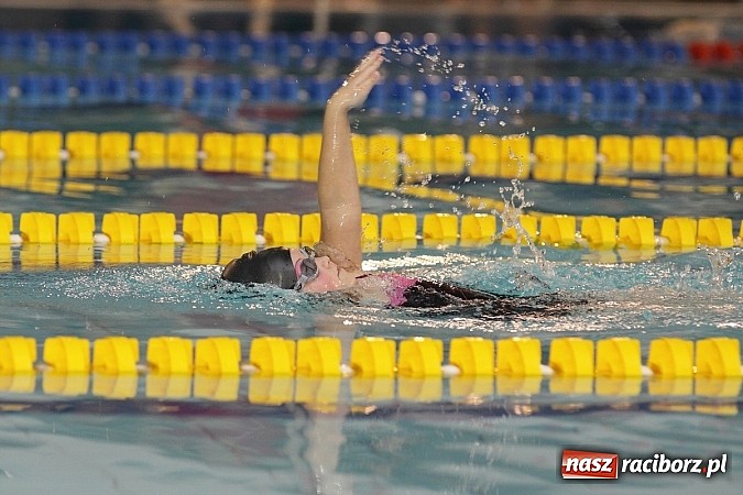 Zdjęcie w galerii na portalu naszraciborz.pl: Pływanie. Rekordowe mikołajki w H2Ostróg wiadomości z regionu
