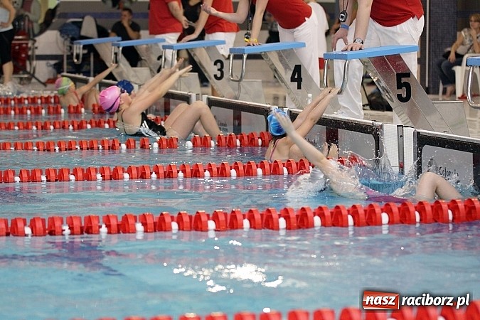 Zdjęcie w galerii na portalu naszraciborz.pl: Pływanie. Rekordowe mikołajki w H2Ostróg wiadomości z regionu
