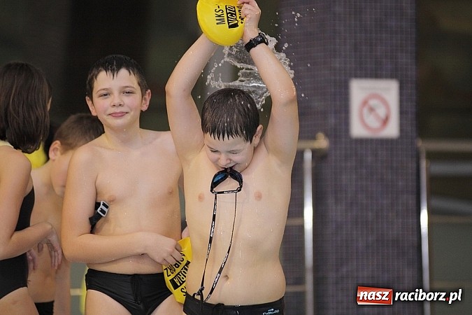 Zdjęcie w galerii na portalu naszraciborz.pl: Pływanie. Rekordowe mikołajki w H2Ostróg wiadomości z regionu