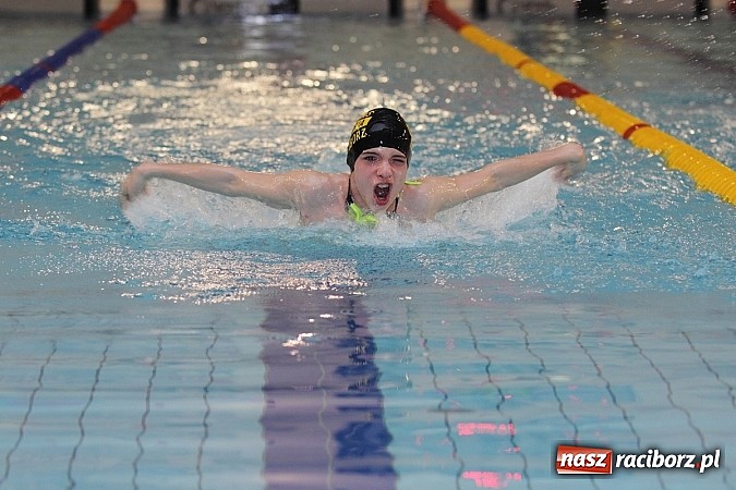Zdjęcie w galerii na portalu naszraciborz.pl: Pływanie. Rekordowe mikołajki w H2Ostróg wiadomości z regionu