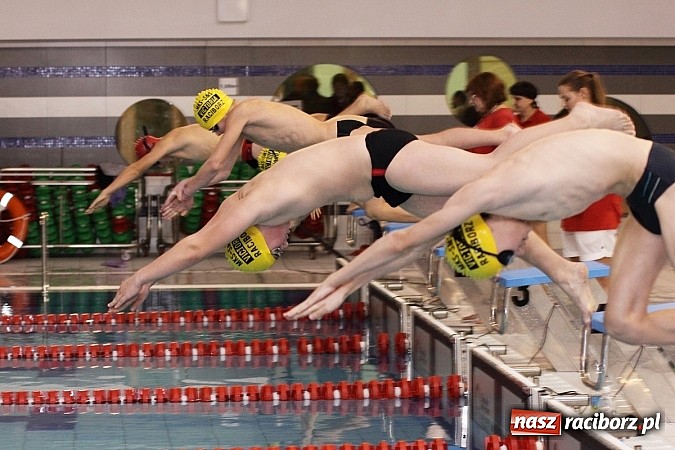 Zdjęcie w galerii na portalu naszraciborz.pl: Pływanie. Rekordowe mikołajki w H2Ostróg wiadomości z regionu