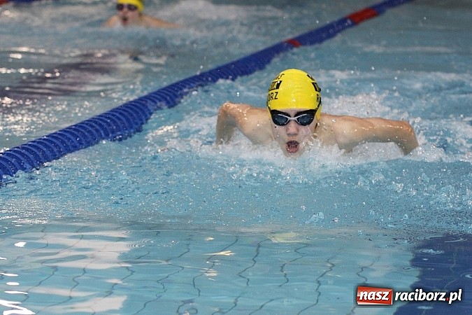 Zdjęcie w galerii na portalu naszraciborz.pl: Pływanie. Rekordowe mikołajki w H2Ostróg wiadomości z regionu