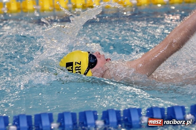 Zdjęcie w galerii na portalu naszraciborz.pl: Pływanie. Rekordowe mikołajki w H2Ostróg wiadomości z regionu