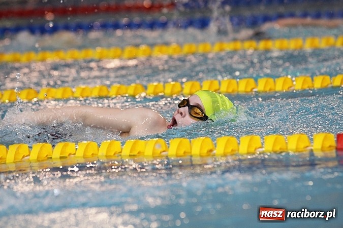 Zdjęcie w galerii na portalu naszraciborz.pl: Pływanie. Rekordowe mikołajki w H2Ostróg wiadomości z regionu