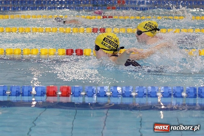 Zdjęcie w galerii na portalu naszraciborz.pl: Pływanie. Rekordowe mikołajki w H2Ostróg wiadomości z regionu