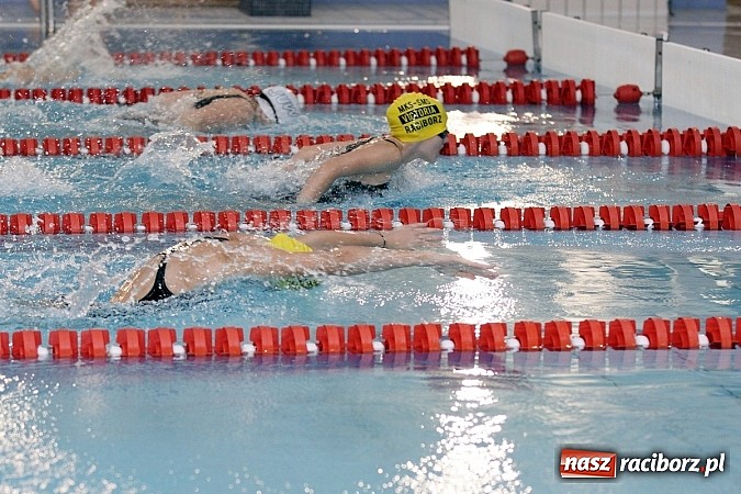 Zdjęcie w galerii na portalu naszraciborz.pl: Pływanie. Rekordowe mikołajki w H2Ostróg wiadomości z regionu
