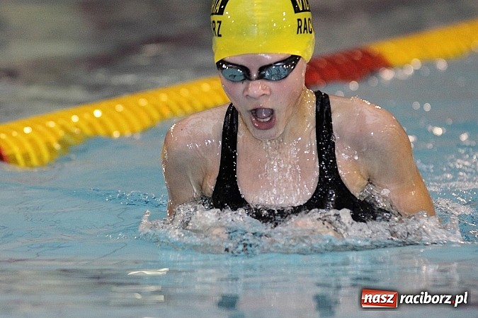 Zdjęcie w galerii na portalu naszraciborz.pl: Pływanie. Rekordowe mikołajki w H2Ostróg wiadomości z regionu