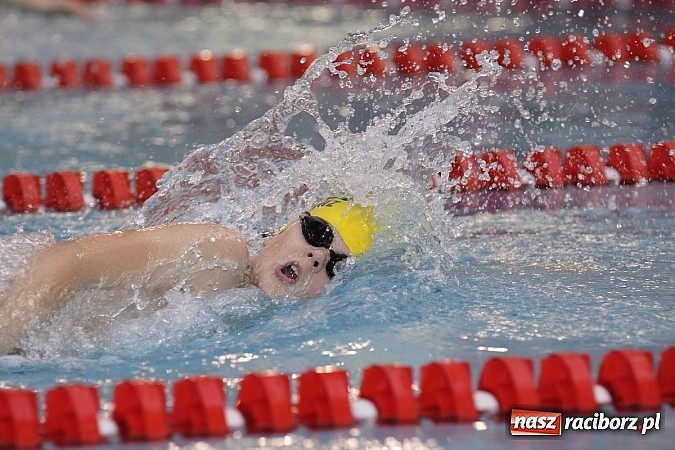 Zdjęcie w galerii na portalu naszraciborz.pl: Pływanie. Rekordowe mikołajki w H2Ostróg wiadomości z regionu