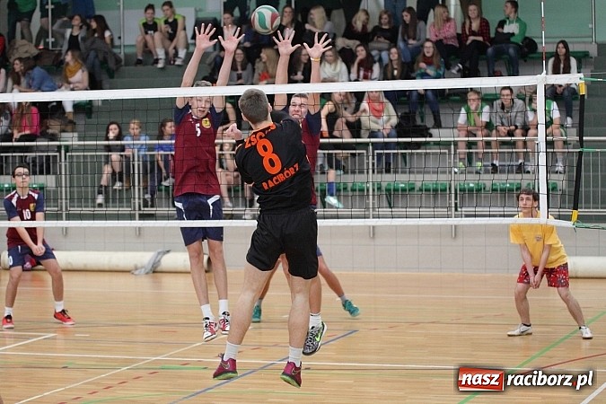 Zdjęcie w galerii na portalu naszraciborz.pl: Mechanik i ZSOMS najlepsze w Turnieju Mikołajkowym wiadomości z regionu