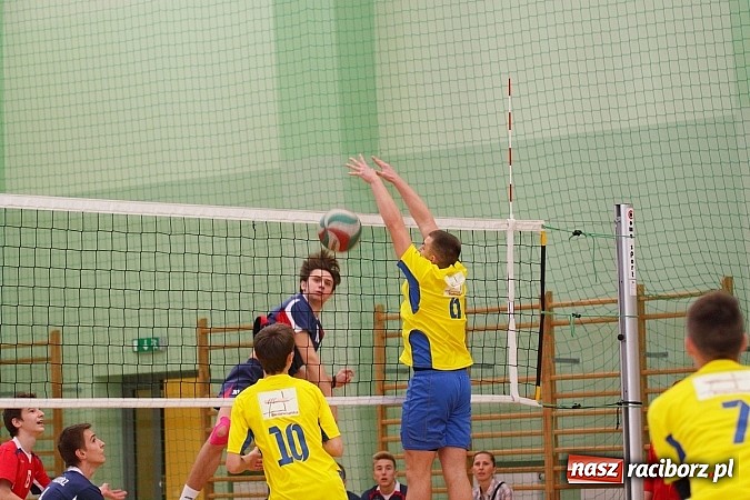 Zdjęcie w galerii na portalu naszraciborz.pl: Mechanik i ZSOMS najlepsze w Turnieju Mikołajkowym wiadomości z regionu