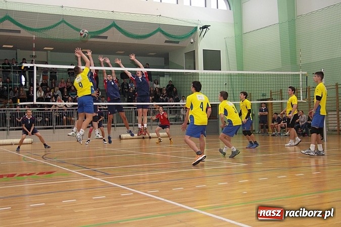 Zdjęcie w galerii na portalu naszraciborz.pl: Mechanik i ZSOMS najlepsze w Turnieju Mikołajkowym wiadomości z regionu