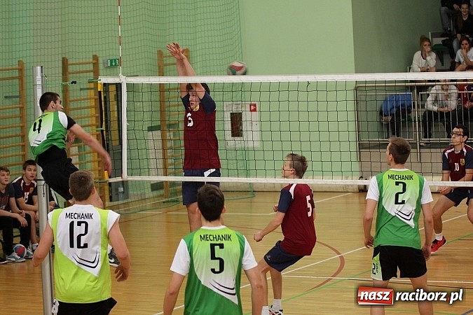 Zdjęcie w galerii na portalu naszraciborz.pl: Mechanik i ZSOMS najlepsze w Turnieju Mikołajkowym wiadomości z regionu