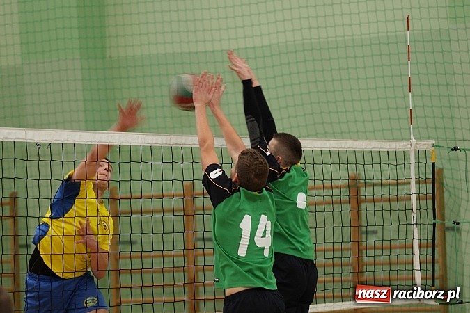 Zdjęcie w galerii na portalu naszraciborz.pl: Mechanik i ZSOMS najlepsze w Turnieju Mikołajkowym wiadomości z regionu