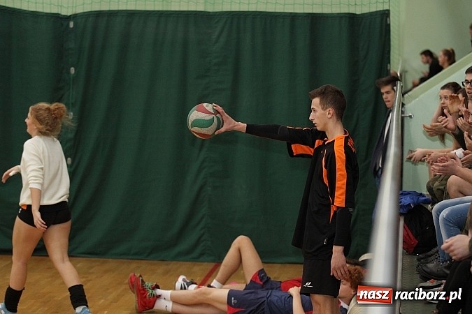 Zdjęcie w galerii na portalu naszraciborz.pl: Mechanik i ZSOMS najlepsze w Turnieju Mikołajkowym wiadomości z regionu