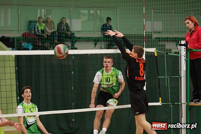 Zdjęcie w galerii na portalu naszraciborz.pl: Mechanik i ZSOMS najlepsze w Turnieju Mikołajkowym wiadomości z regionu