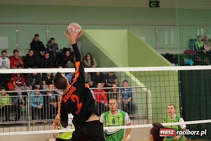 Zdjęcie w galerii na portalu naszraciborz.pl: Mechanik i ZSOMS najlepsze w Turnieju Mikołajkowym wiadomości z regionu