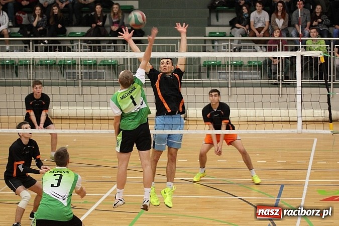 Zdjęcie w galerii na portalu naszraciborz.pl: Mechanik i ZSOMS najlepsze w Turnieju Mikołajkowym wiadomości z regionu