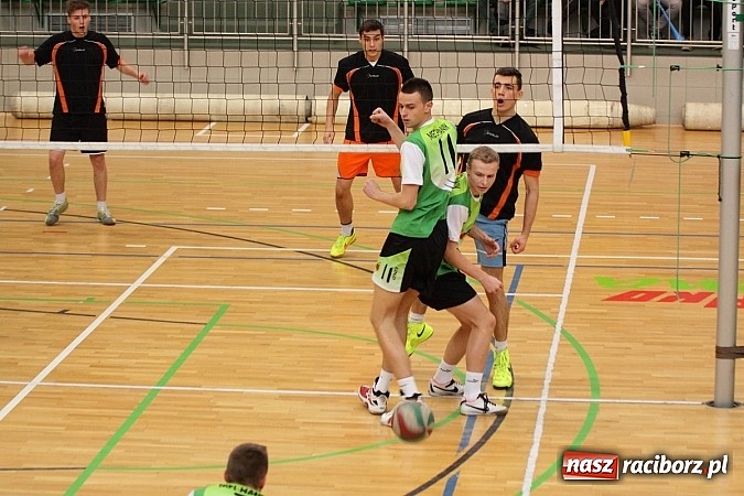 Zdjęcie w galerii na portalu naszraciborz.pl: Mechanik i ZSOMS najlepsze w Turnieju Mikołajkowym wiadomości z regionu