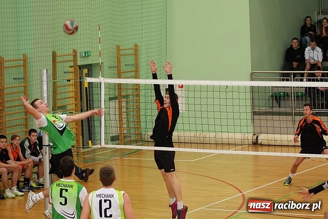 Zdjęcie w galerii na portalu naszraciborz.pl: Mechanik i ZSOMS najlepsze w Turnieju Mikołajkowym wiadomości z regionu