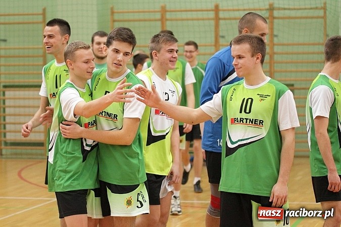 Zdjęcie w galerii na portalu naszraciborz.pl: Mechanik i ZSOMS najlepsze w Turnieju Mikołajkowym wiadomości z regionu