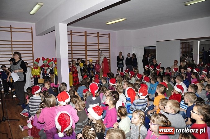 Zdjęcie w galerii na portalu naszraciborz.pl: Św. Mikołaj odwiedził uczniów w SP 18 wiadomości z regionu