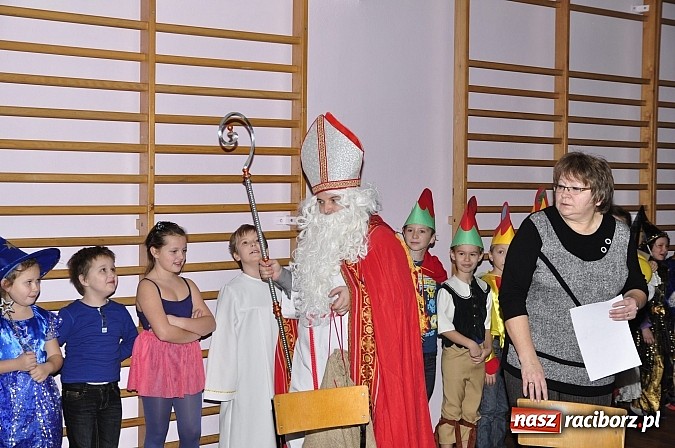 Zdjęcie w galerii na portalu naszraciborz.pl: Św. Mikołaj odwiedził uczniów w SP 18 wiadomości z regionu