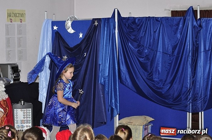 Zdjęcie w galerii na portalu naszraciborz.pl: Św. Mikołaj odwiedził uczniów w SP 18 wiadomości z regionu