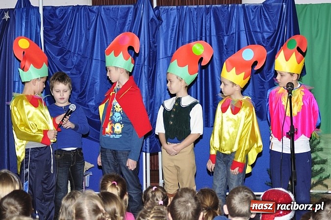 Zdjęcie w galerii na portalu naszraciborz.pl: Św. Mikołaj odwiedził uczniów w SP 18 wiadomości z regionu