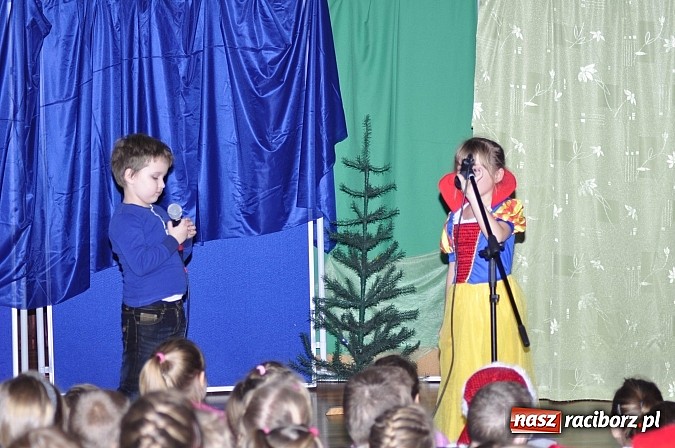 Zdjęcie w galerii na portalu naszraciborz.pl: Św. Mikołaj odwiedził uczniów w SP 18 wiadomości z regionu