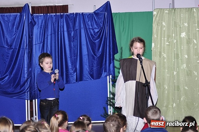 Zdjęcie w galerii na portalu naszraciborz.pl: Św. Mikołaj odwiedził uczniów w SP 18 wiadomości z regionu