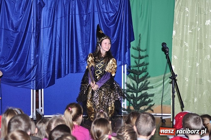 Zdjęcie w galerii na portalu naszraciborz.pl: Św. Mikołaj odwiedził uczniów w SP 18 wiadomości z regionu