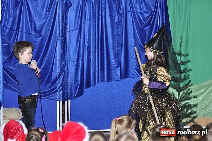 Zdjęcie w galerii na portalu naszraciborz.pl: Św. Mikołaj odwiedził uczniów w SP 18 wiadomości z regionu