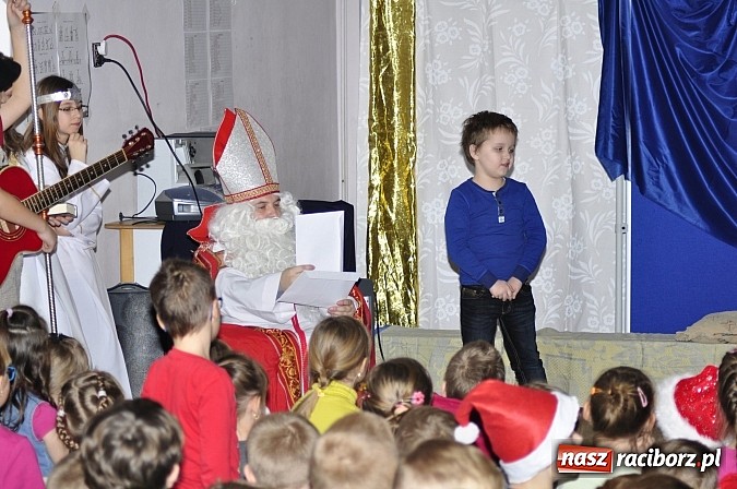 Zdjęcie w galerii na portalu naszraciborz.pl: Św. Mikołaj odwiedził uczniów w SP 18 wiadomości z regionu