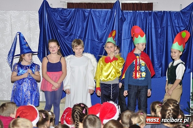 Zdjęcie w galerii na portalu naszraciborz.pl: Św. Mikołaj odwiedził uczniów w SP 18 wiadomości z regionu