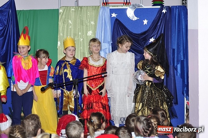 Zdjęcie w galerii na portalu naszraciborz.pl: Św. Mikołaj odwiedził uczniów w SP 18 wiadomości z regionu