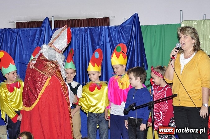Zdjęcie w galerii na portalu naszraciborz.pl: Św. Mikołaj odwiedził uczniów w SP 18 wiadomości z regionu