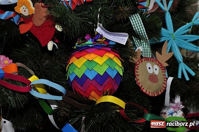 Zdjęcie w galerii na portalu naszraciborz.pl: Św. Mikołaj odwiedził uczniów w SP 18 wiadomości z regionu