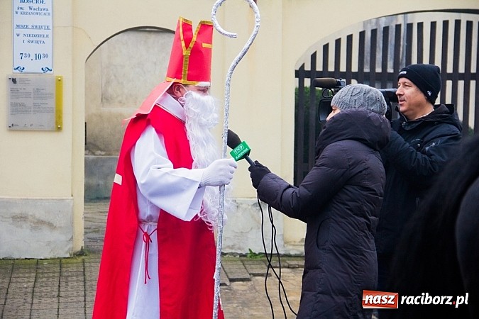 Zdjęcie w galerii na portalu naszraciborz.pl: W Krzanowicach tradycji stało się zadość. Jeźdźcy pojechali do Mikołaszka wiadomości z regionu