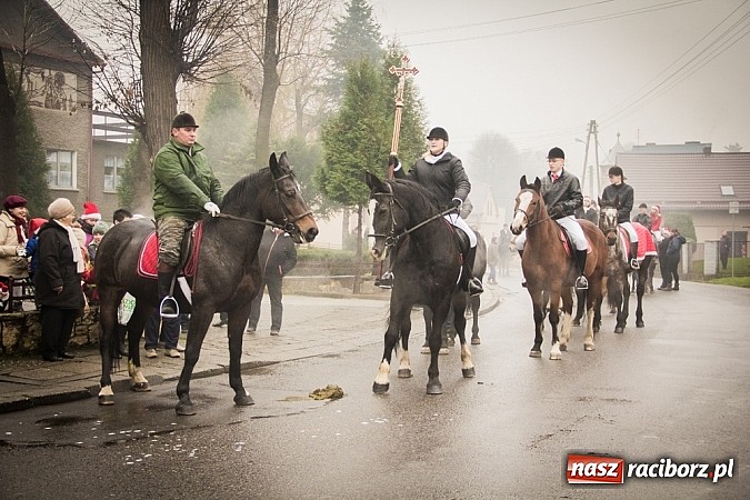 Zdjęcie w galerii na portalu naszraciborz.pl: W Krzanowicach tradycji stało się zadość. Jeźdźcy pojechali do Mikołaszka wiadomości z regionu