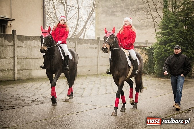 Zdjęcie w galerii na portalu naszraciborz.pl: W Krzanowicach tradycji stało się zadość. Jeźdźcy pojechali do Mikołaszka wiadomości z regionu