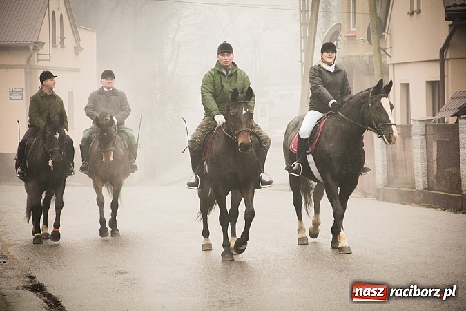 Zdjęcie w galerii na portalu naszraciborz.pl: W Krzanowicach tradycji stało się zadość. Jeźdźcy pojechali do Mikołaszka wiadomości z regionu