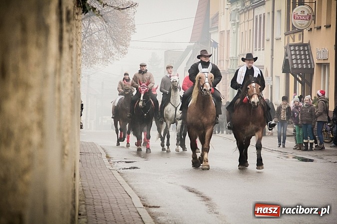 Zdjęcie w galerii na portalu naszraciborz.pl: W Krzanowicach tradycji stało się zadość. Jeźdźcy pojechali do Mikołaszka wiadomości z regionu