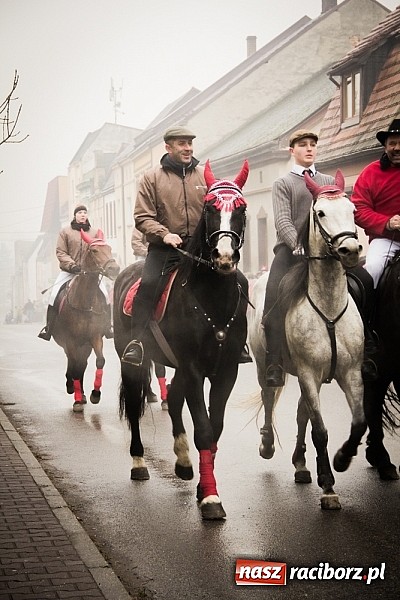 Zdjęcie w galerii na portalu naszraciborz.pl: W Krzanowicach tradycji stało się zadość. Jeźdźcy pojechali do Mikołaszka wiadomości z regionu