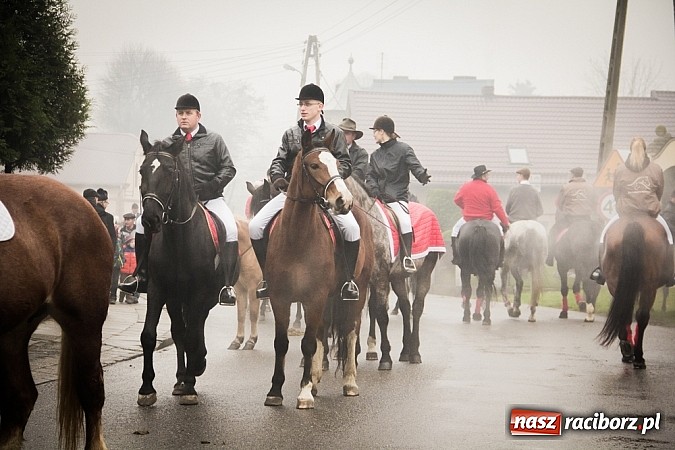 Zdjęcie w galerii na portalu naszraciborz.pl: W Krzanowicach tradycji stało się zadość. Jeźdźcy pojechali do Mikołaszka wiadomości z regionu