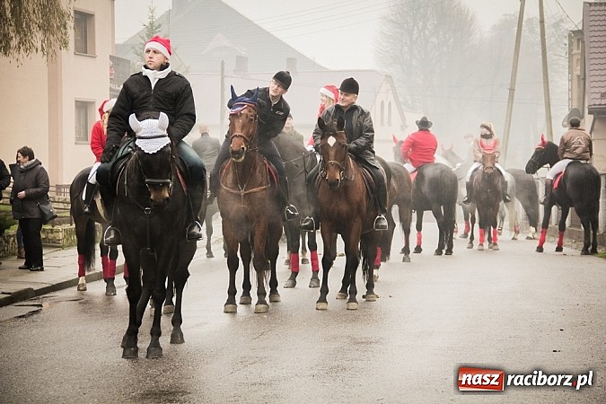 Zdjęcie w galerii na portalu naszraciborz.pl: W Krzanowicach tradycji stało się zadość. Jeźdźcy pojechali do Mikołaszka wiadomości z regionu