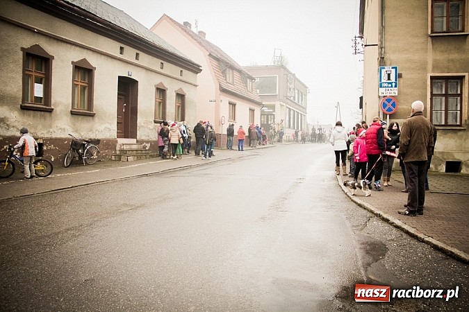Zdjęcie w galerii na portalu naszraciborz.pl: W Krzanowicach tradycji stało się zadość. Jeźdźcy pojechali do Mikołaszka wiadomości z regionu