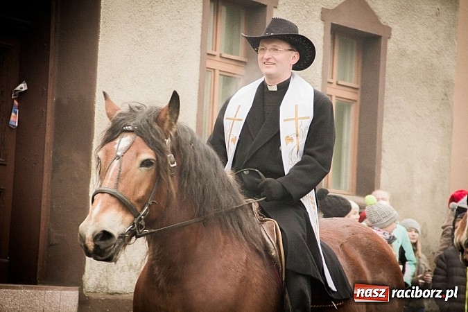 Zdjęcie w galerii na portalu naszraciborz.pl: W Krzanowicach tradycji stało się zadość. Jeźdźcy pojechali do Mikołaszka wiadomości z regionu