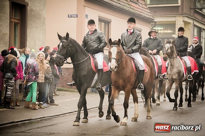 Zdjęcie w galerii na portalu naszraciborz.pl: W Krzanowicach tradycji stało się zadość. Jeźdźcy pojechali do Mikołaszka wiadomości z regionu