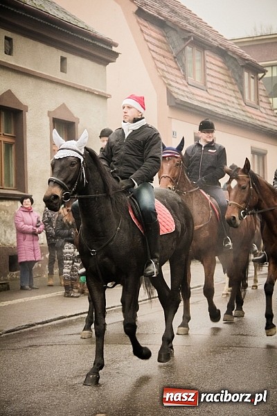 Zdjęcie w galerii na portalu naszraciborz.pl: W Krzanowicach tradycji stało się zadość. Jeźdźcy pojechali do Mikołaszka wiadomości z regionu