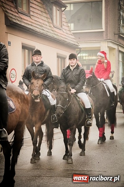 Zdjęcie w galerii na portalu naszraciborz.pl: W Krzanowicach tradycji stało się zadość. Jeźdźcy pojechali do Mikołaszka wiadomości z regionu